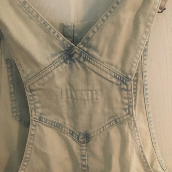 Bullhead Light Wash Denim Overall Shorts size medium - Picture 11 of 14